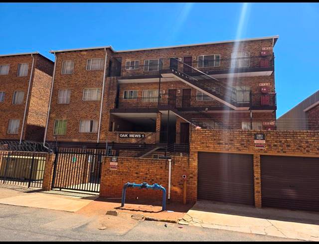 2 BEDROOM APARTMENT FOR SALE IN KEMPTON PARK CENTRAL